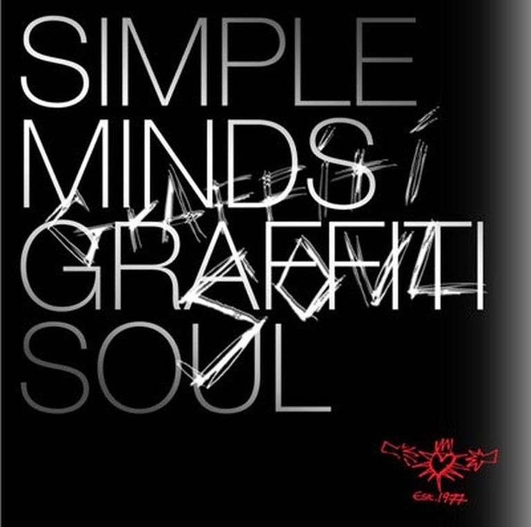 Roka veterāni Simple Minds topa 10. vietā atgriežas ar jaunu plati "Graffiti Soul" (Sanctuary/UMRL). 