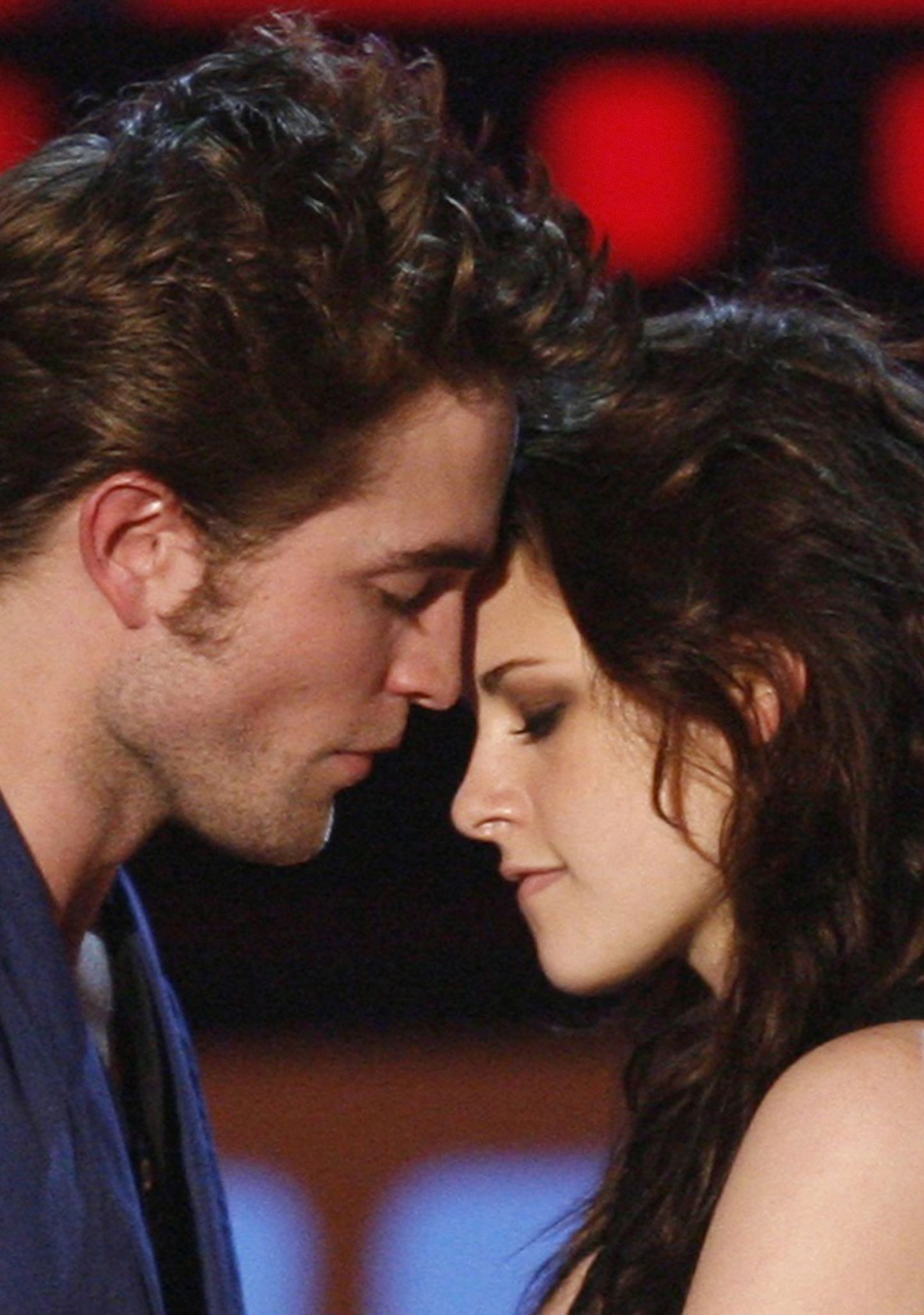 «Videviku» peaosatäitjad Robert Pattinson ja Kristen Stewart.