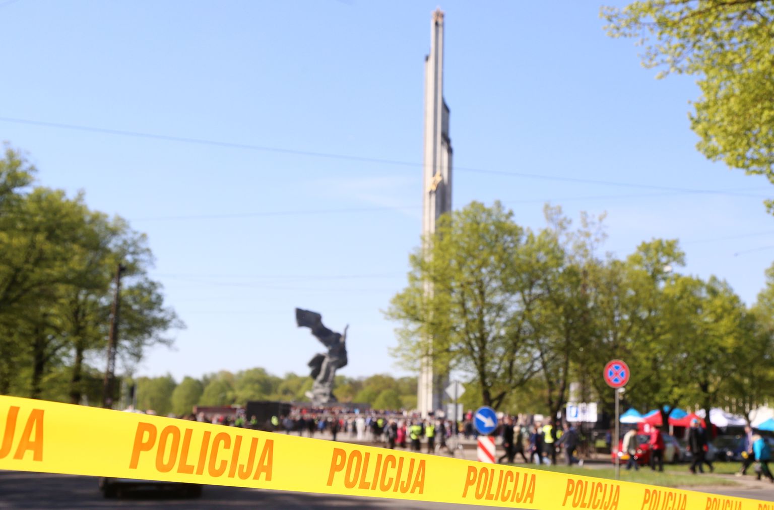 Памятник в парке Победы.