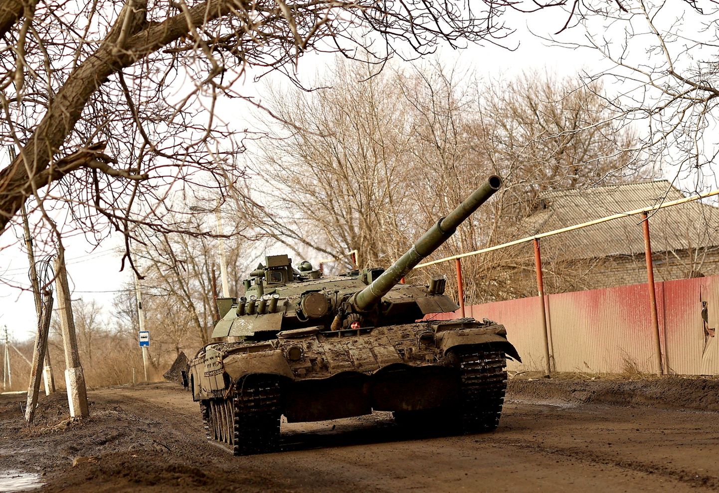Ukrainlaste tank Bahmuti lähedal.