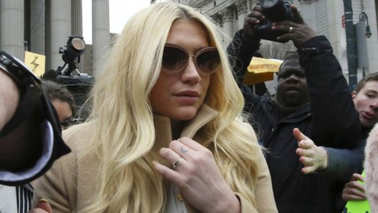 Kesha (Ke$ha) pēc tiesas sēdes Ņujorkā 