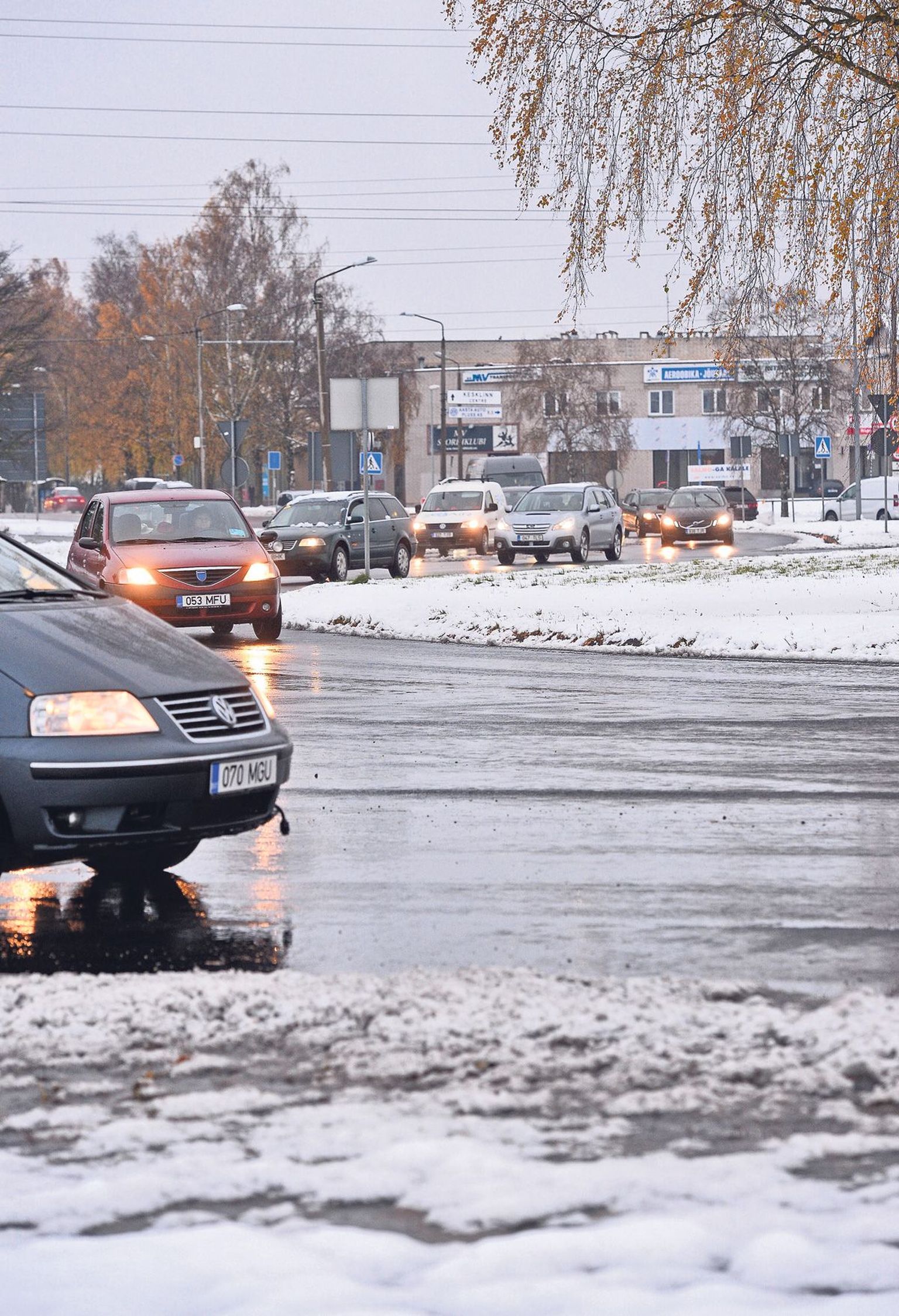 Maanteeamet lasi Riia ringile uue asfaldi panna, kuid see ei muuda tipptundidel aeglast liiklust kiiremaks.