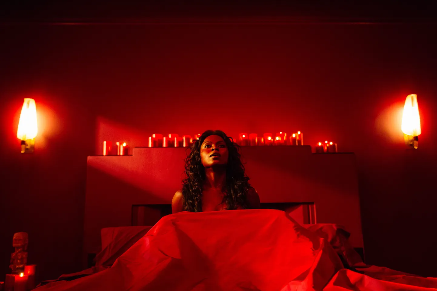 Meesteneelajast jumalanna Bilquis (Yetide Badaki) sarjas «American gods»
