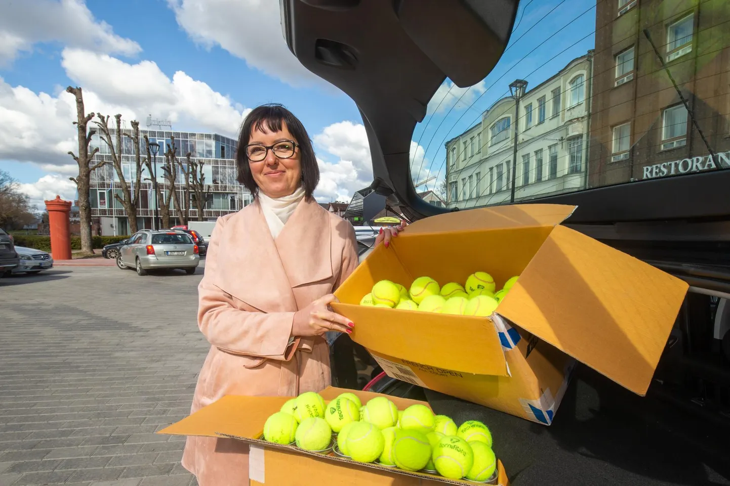 Pühapäeval korraldab Lions-klubi Viljandi Fellin lauluväljaku ääres heategevusliku palliralli. Klubi presidendi Lii Susi sõnul võib igaüks endale viie euro eest soetada numbriga võistluspalli ja ühes sellega toetada Viljandimaa diabeedihaigeid lapsi ja noori.
