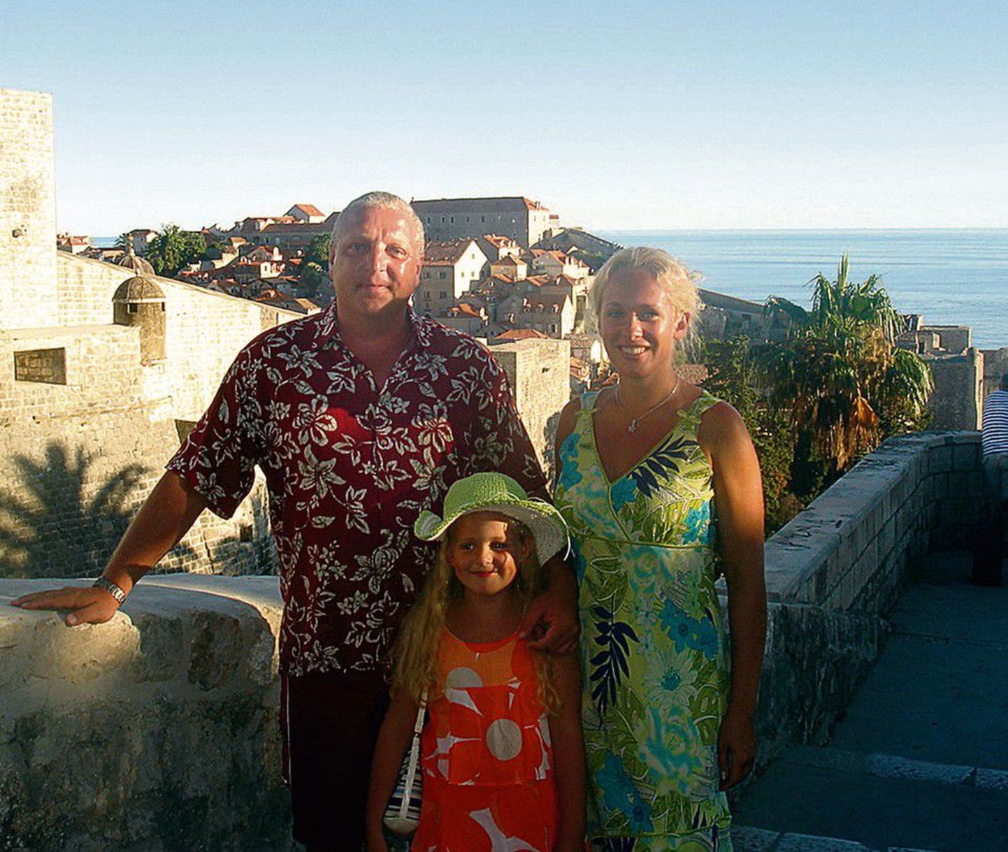 Reisisellid: Targode pere armastab reisidel lõõgastuda. Sellel pildil on Mikk, Auli ja tütar Margaret jäädvustatud Dubrovnikus.