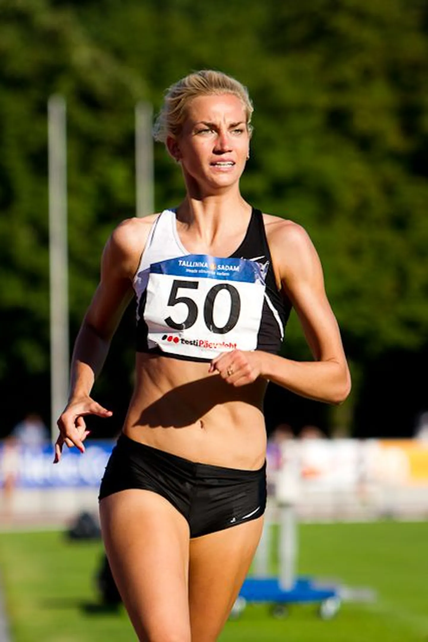 Liina Tšernov.