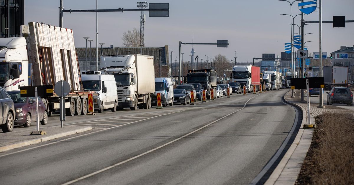 Tallinna kesklinnas tekkis taas liikluskaos: algas uue trammitee ehitus (2)