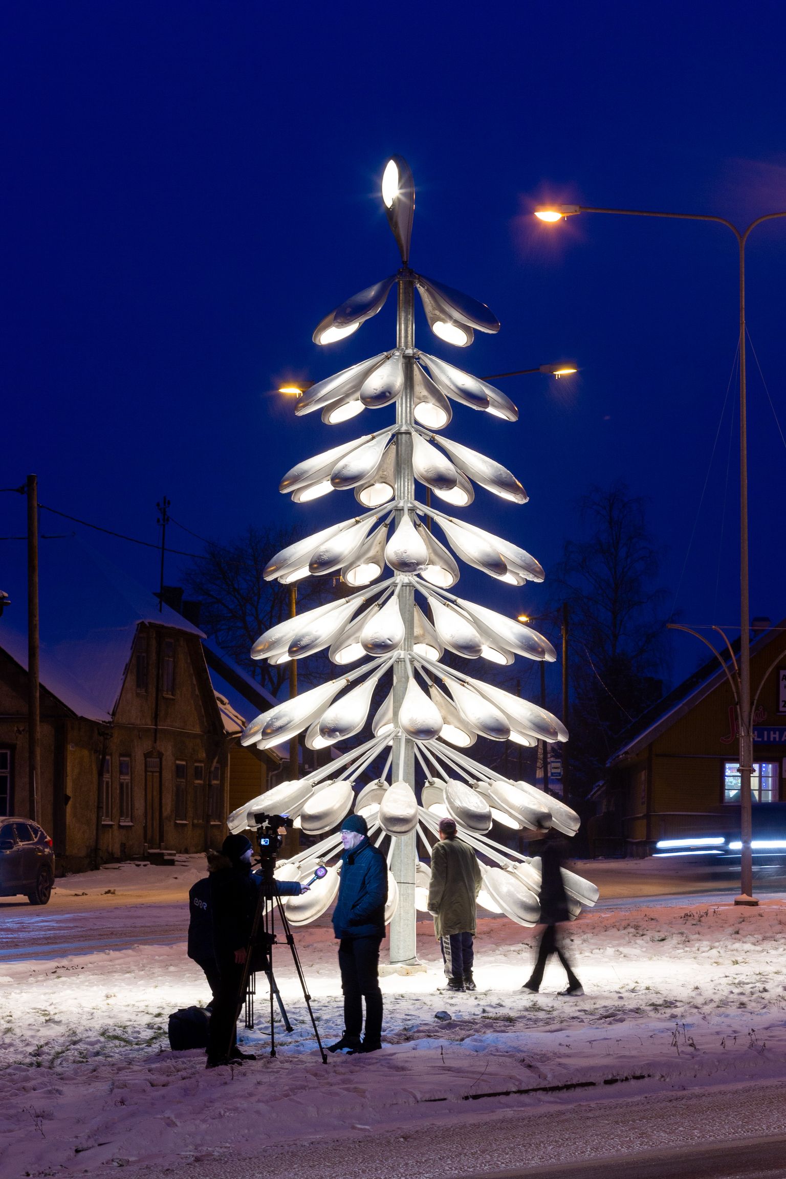 Необычная елка из советских фонарей в городе Вильянди