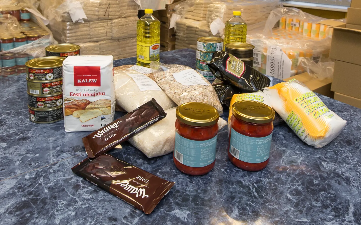Продукты в Йыхвиском продуктовом банке.