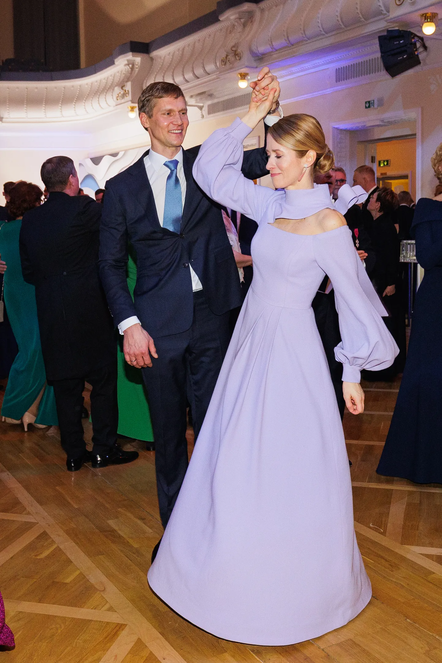 Peaminister Kaja Kallas ei lähe sel aastal presidendi vastuvõtule. Pildil peaminister Kaja Kallas abikaasa Arvo Hallikuga eelmise aasta 24. veebruaril presidendi vastuvõtul, mis toimus kuus kuud enne Halliku põhjustatud idaraha skandaali.