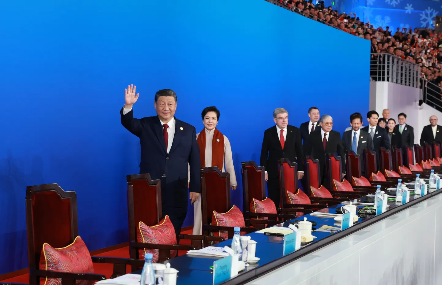 Xi Jinping ja teised kompartei liidrid saabumas 9. Aasia talimängude avatseremooniale Harbinis Heilongjiangi provintsis 7. veebruaril 2025.