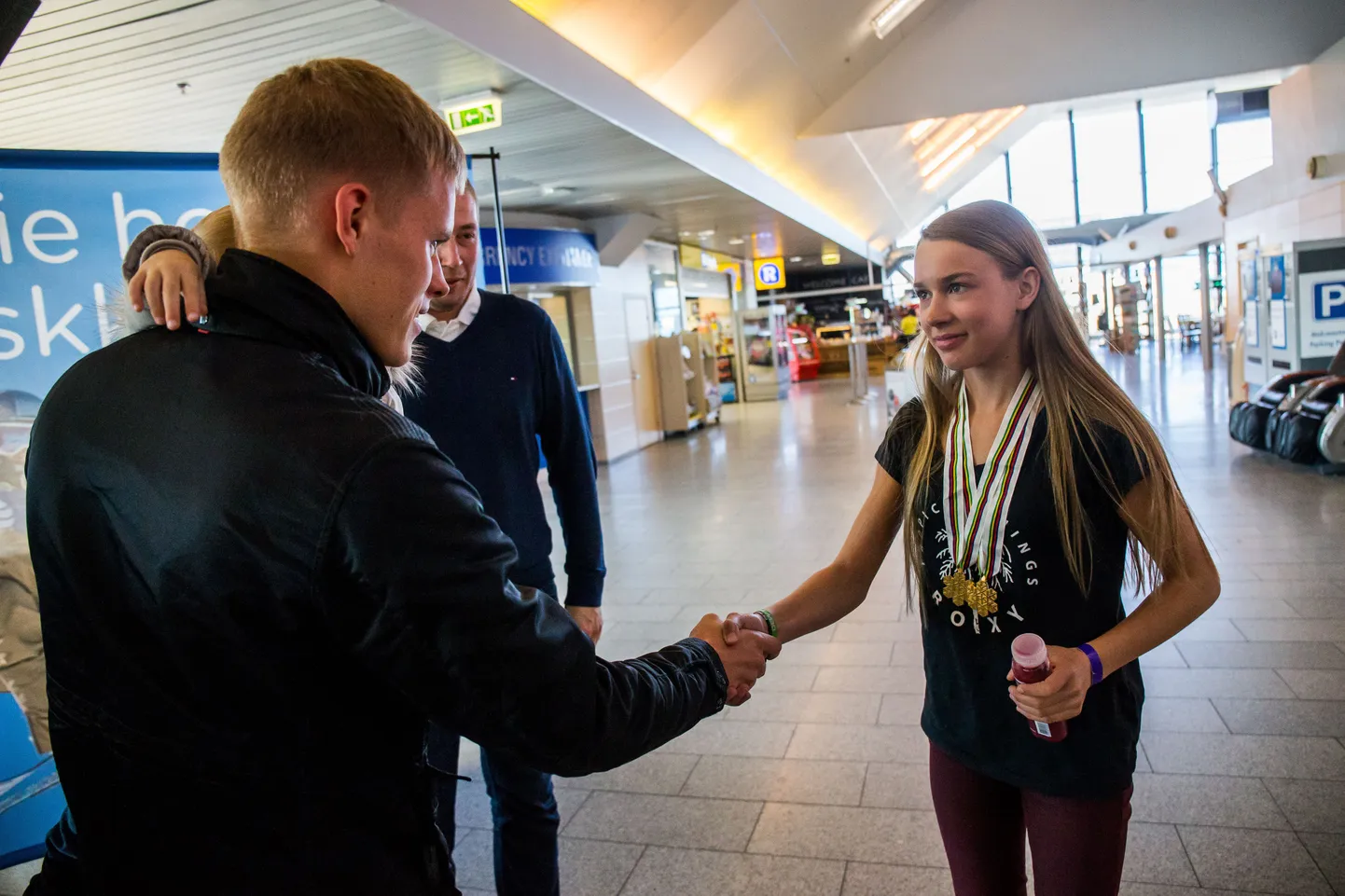 Ott Tänak õnnitlemas Kelly Sildarut