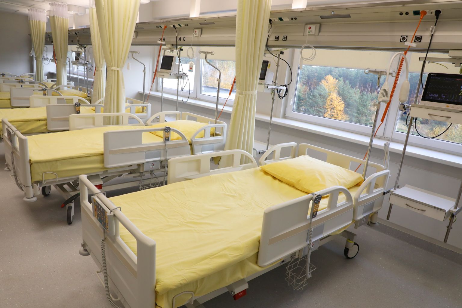 Вместимость больниц. Койки для больных в палате. Модульный госпиталь. Палата для инфекционных больных. Вместимость больниц.
