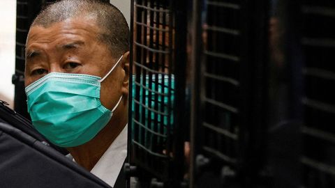 Honkongas tiesa bijušajam mediju magnātam Lai piespriež bargu cietumsodu