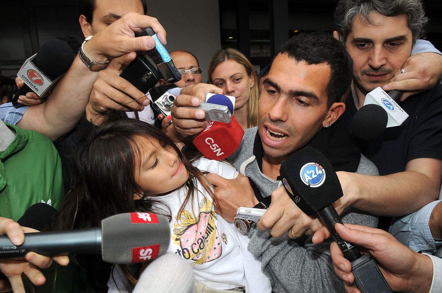 Meedia huvi Carlos Tevezi naasmise vastu on ülisuur.