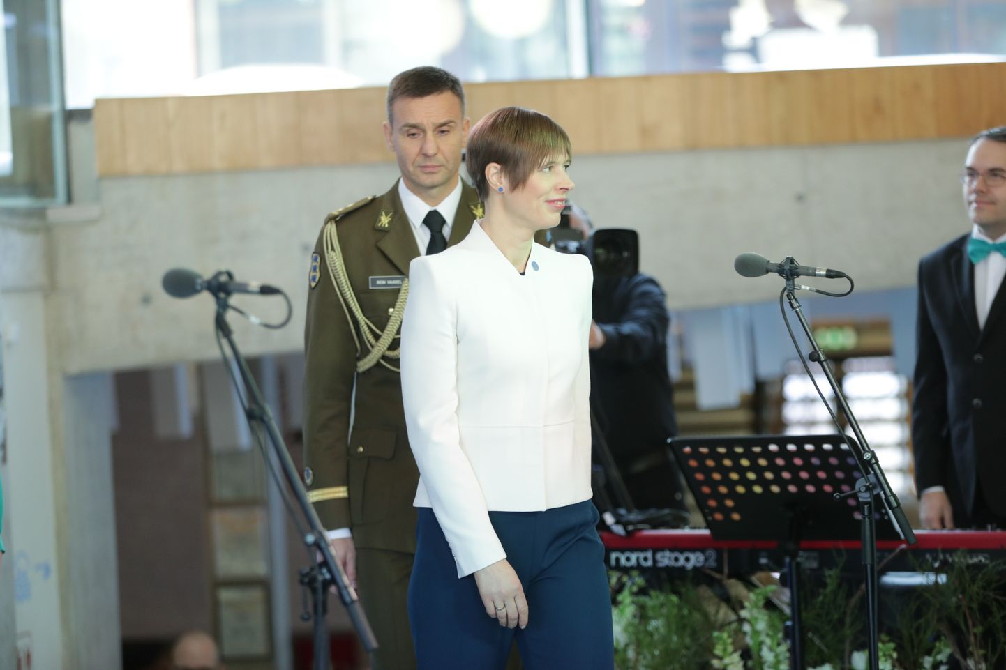 President annab Narvas üle riiklikud teenetemärgid.