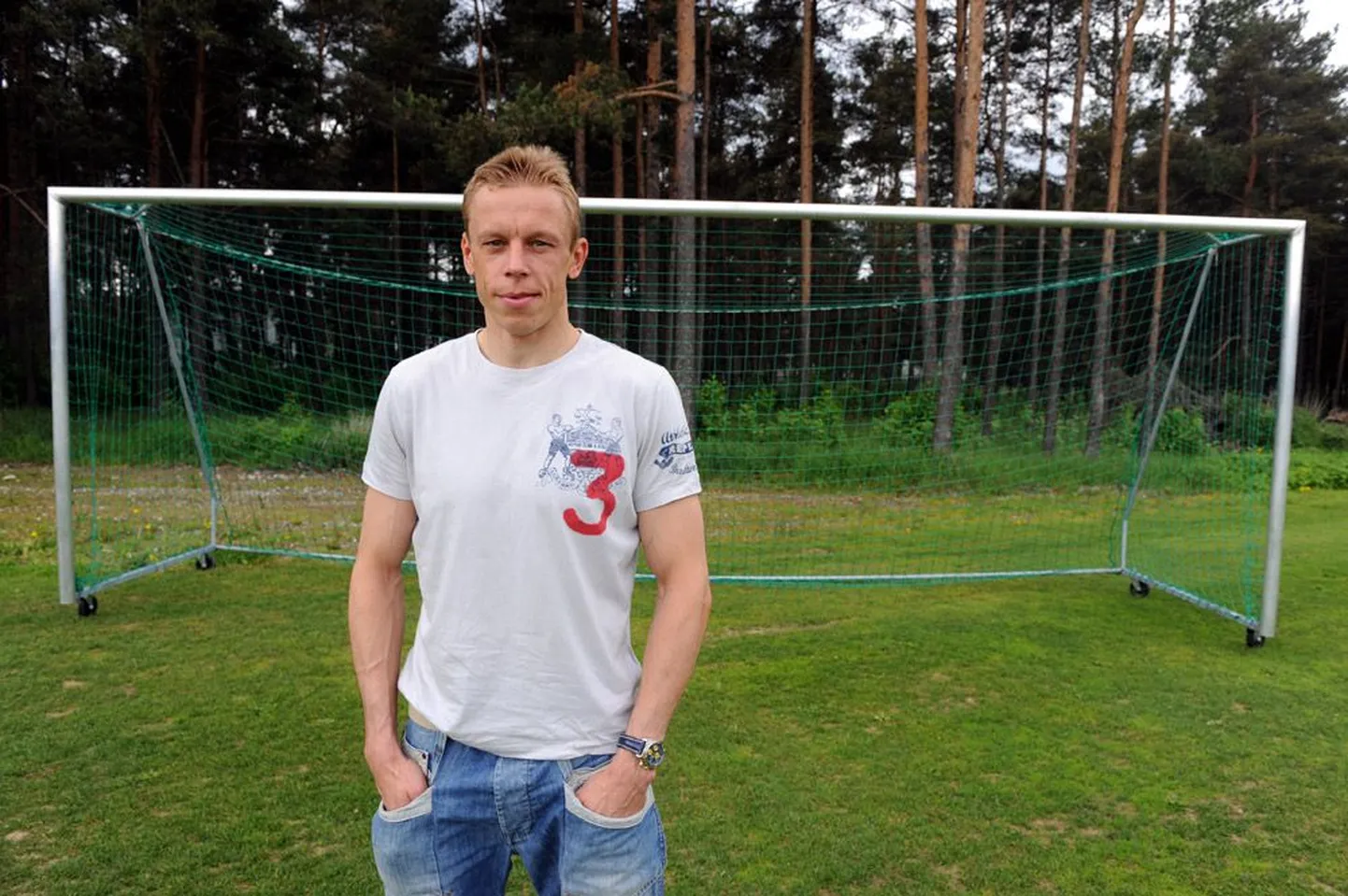 Mart Poom
Endine Eesti jalgpallikoondislane, mänginud suurema osa karjäärist Inglismaal