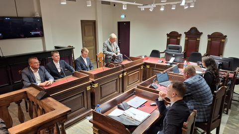 INIMKAUBITSEMINE ⟩ Perekond Kaarese kohtuasi ei saanud isa kehva tervise pärast alata