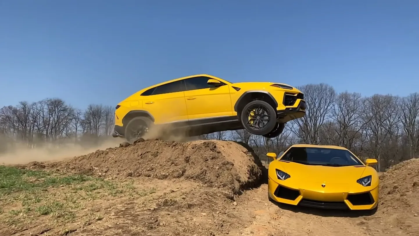 Lamborghini Urus hüppas üle Lamborghini Aventadori