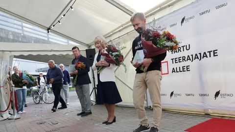 GALERII ⟩ Südamekirurgi, vabriku direktori ja maratonide veduri jäljed on nüüd jäädvustatud pronksi