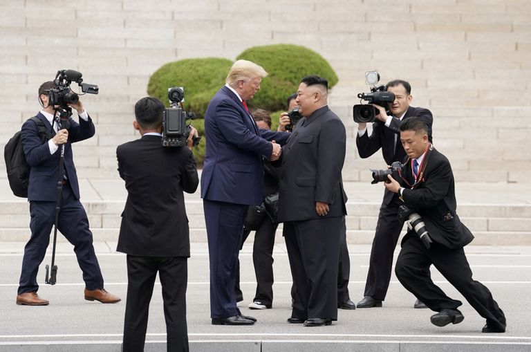 USA presidendi Donald Trumpi ja Põhja-Korea liidri Kim Jong-uni kohtumine kahe Korea vahel asuvas demilitariseeritud tsoonis Panmunjomis 30. juunil 2019