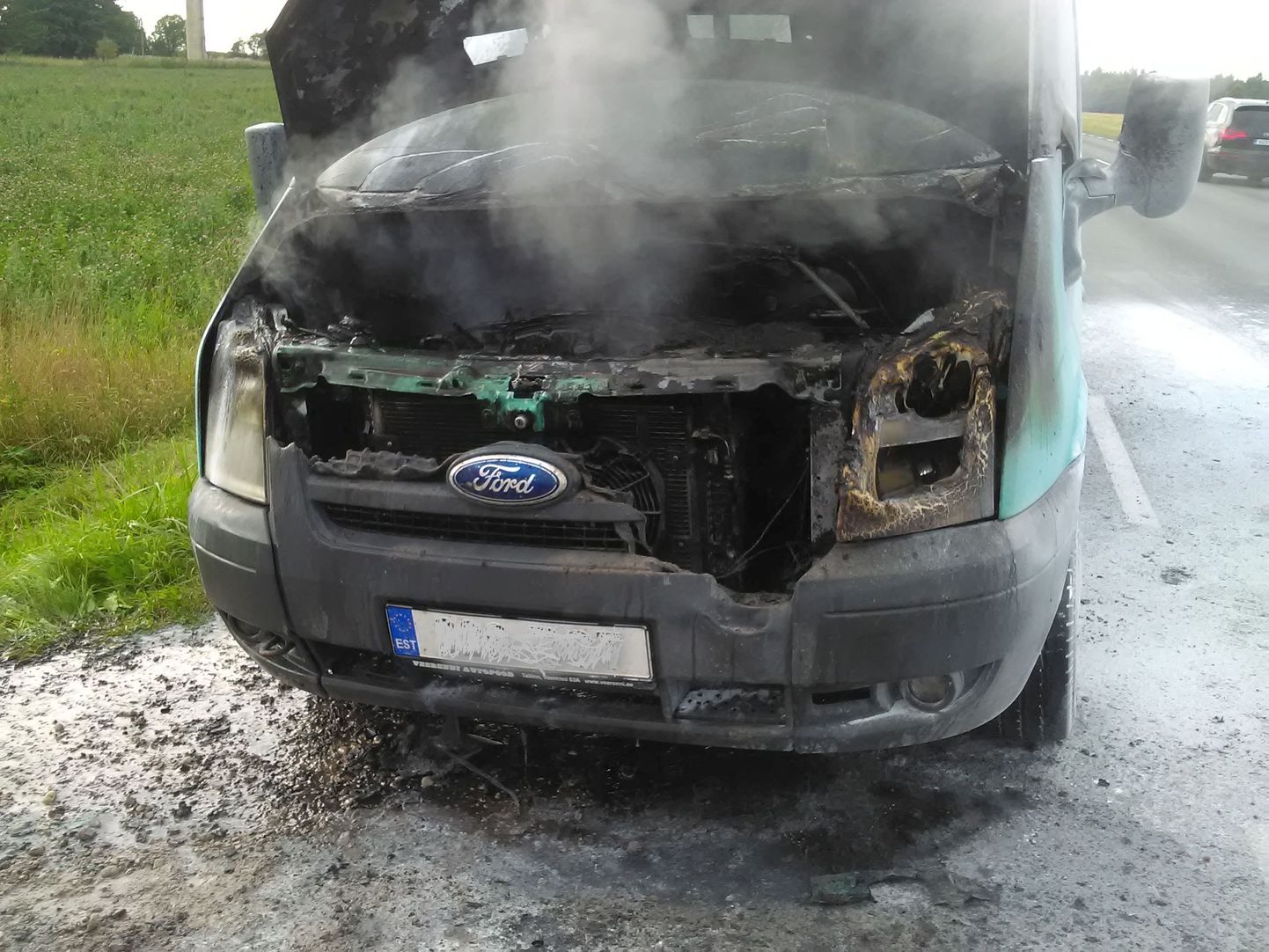 Auto põleng Viljandi linna piiri lähistel.