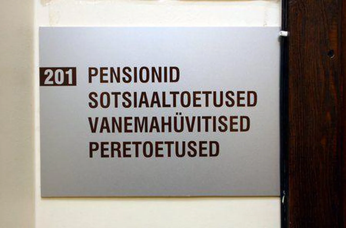Üksi elavad pensionärid saavad reedel tavapensionile 115 eurot lisaks.