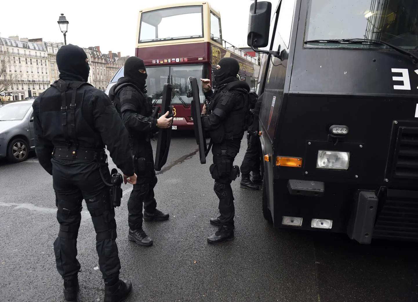 Prantsuse politsei eriüksuslased.