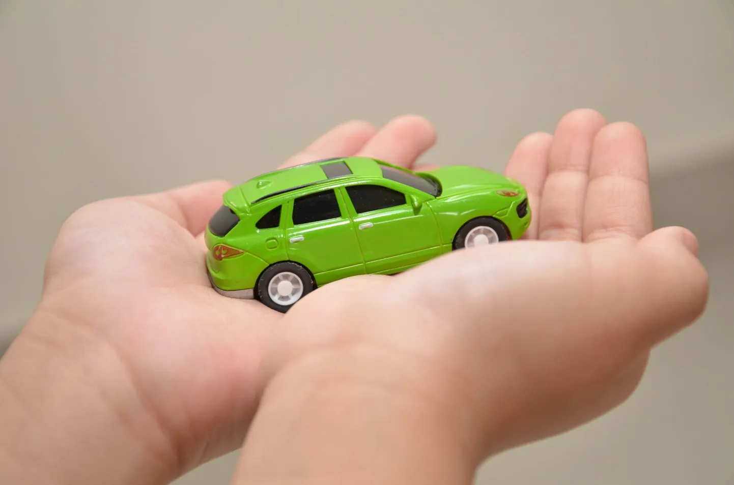 Taanlased tahavad alandada seadusega paika pandud autojuhtimise iga.