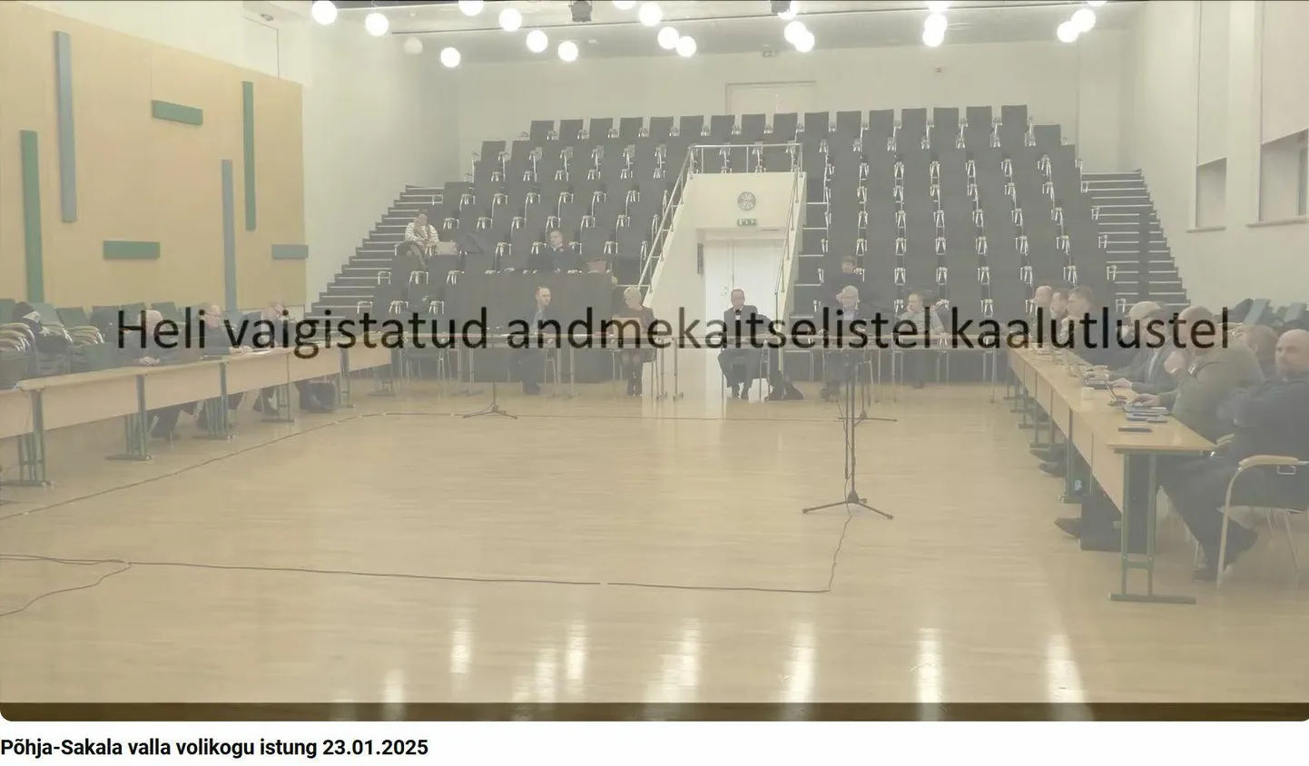 Valla aukodanikuks nimetamise päevakorrapunkti arutelu ajaks suleti poliitikute mikrofonid ning otsus langetati nii, et seda saaks kuu aega saladuses hoida.