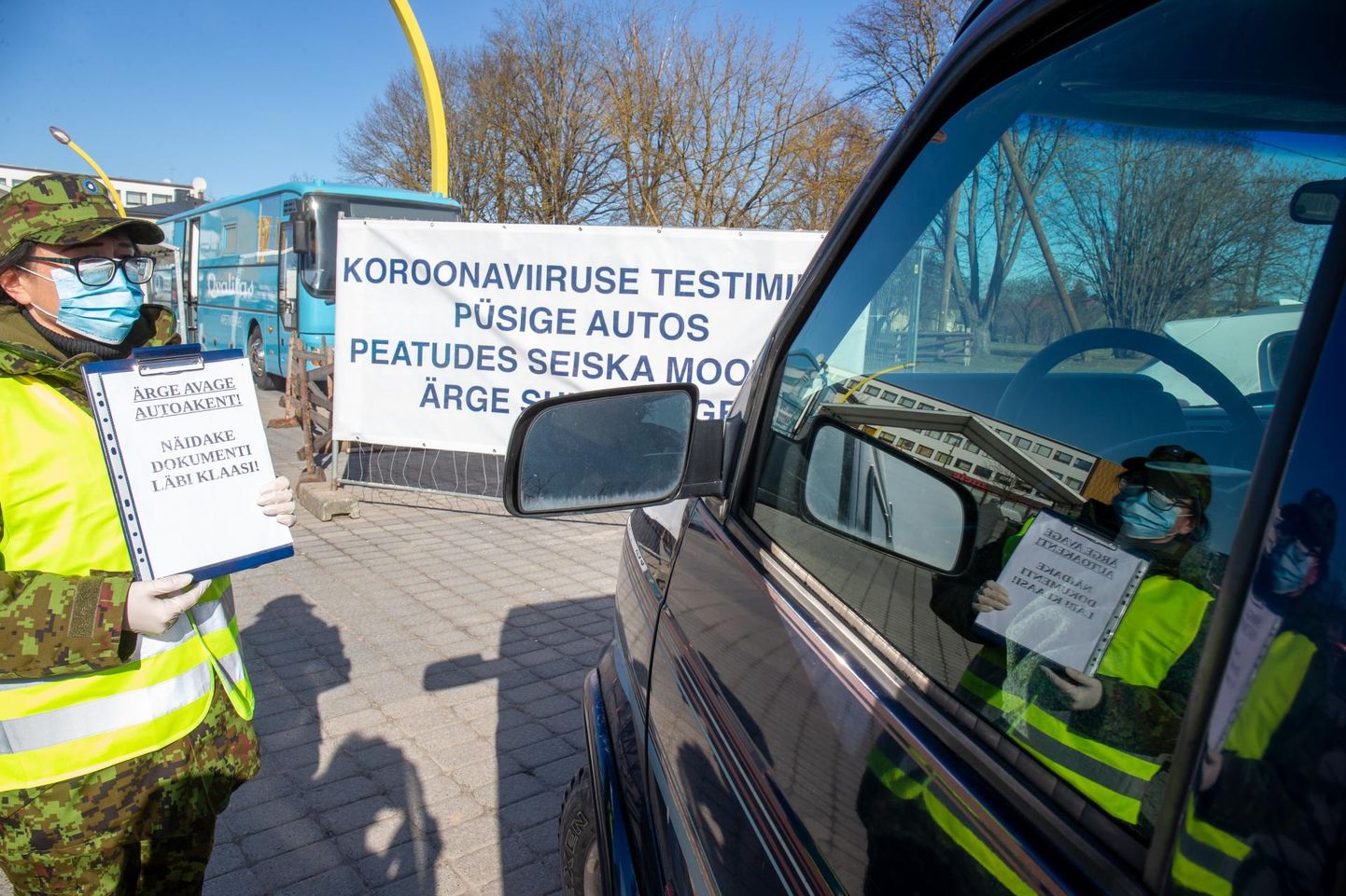 Reedest töötab Viljandi turu parklas tervisekeskuse kõrval koroonaviiruse proovi andmise punkt, kuhu pääseb perearsti saatekirjaga.