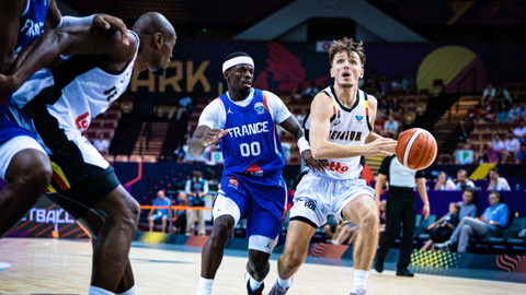 Francijas basketbolisti Eiropas čempionātu sāk ar pārliecinošu uzvaru pār Beļģiju