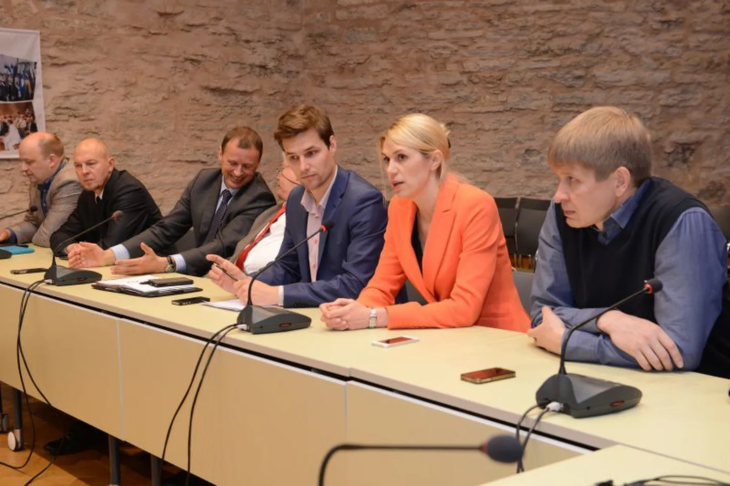 Участники встречи, организованной группой Рийгикогу в поддержку проекта Rail Baltica.