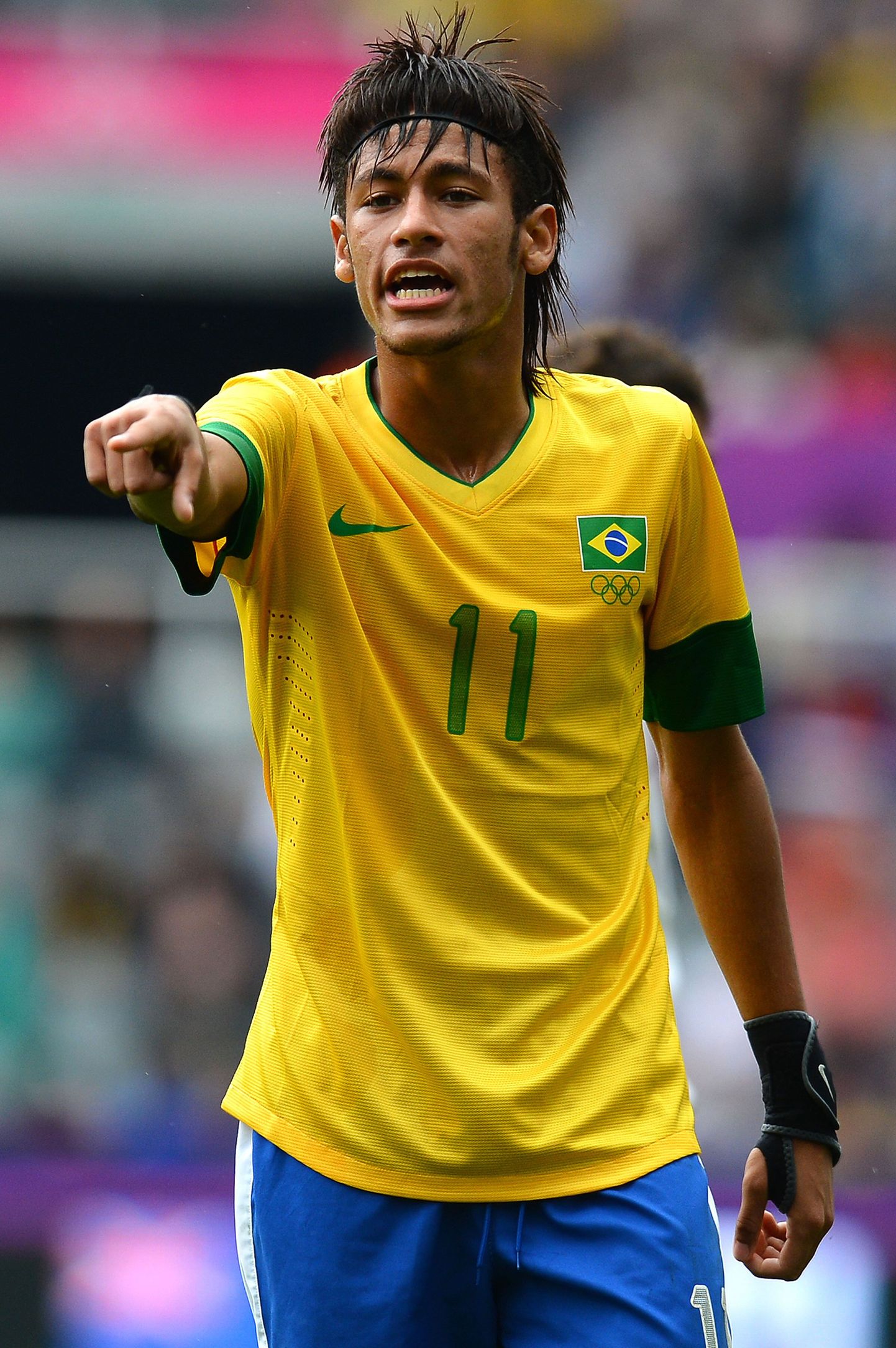 Неймар в матче за сборную Бразилии.