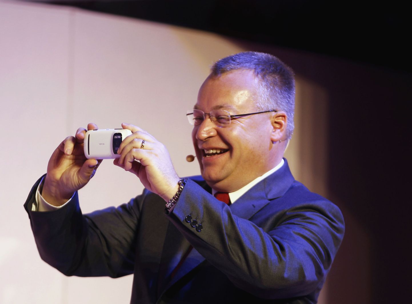Nokia tegevjuht Stephen Elop 808 Clearview'ga.