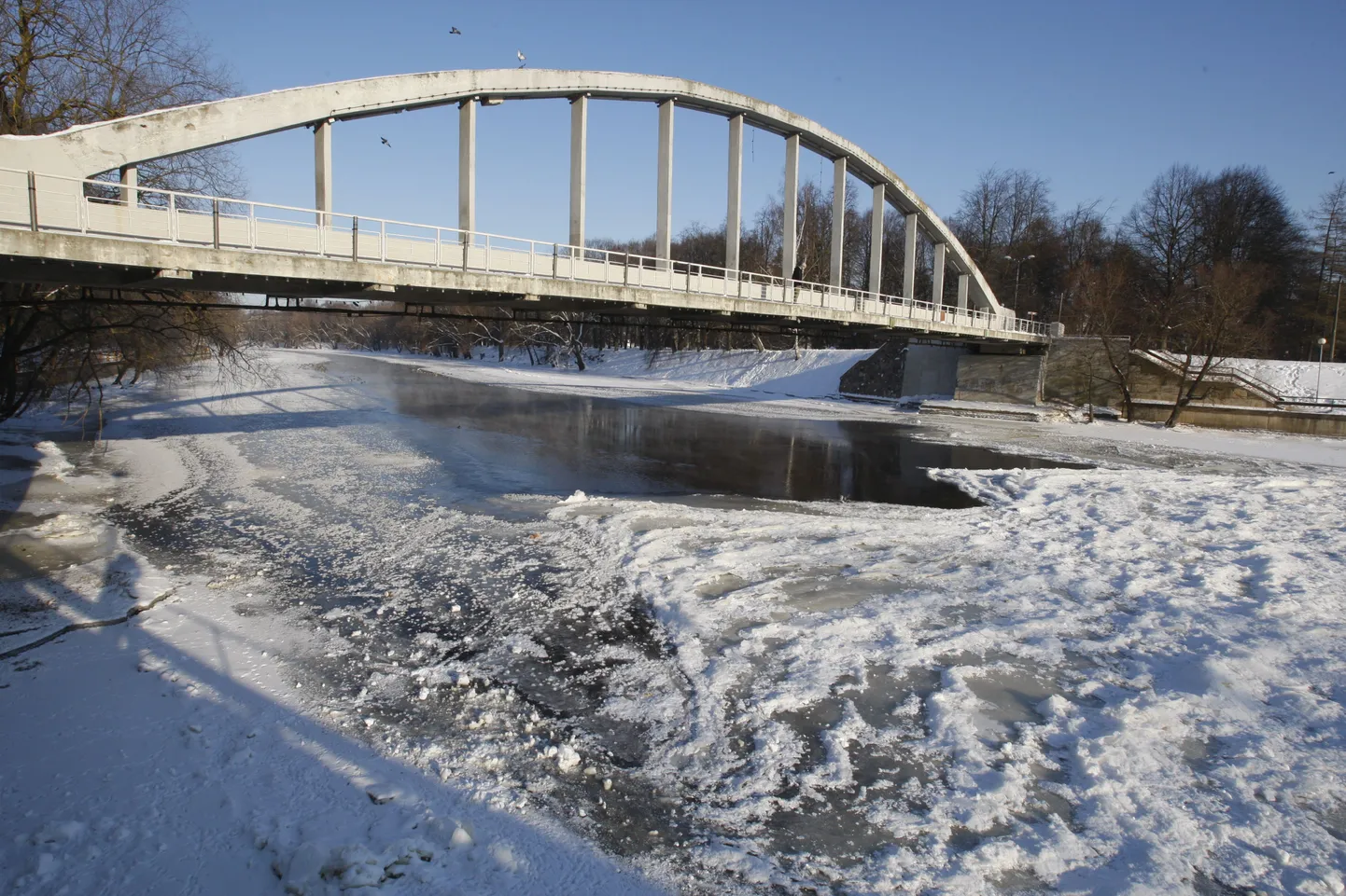 Jäätuv Emajõgi. Illustreeriv foto.
