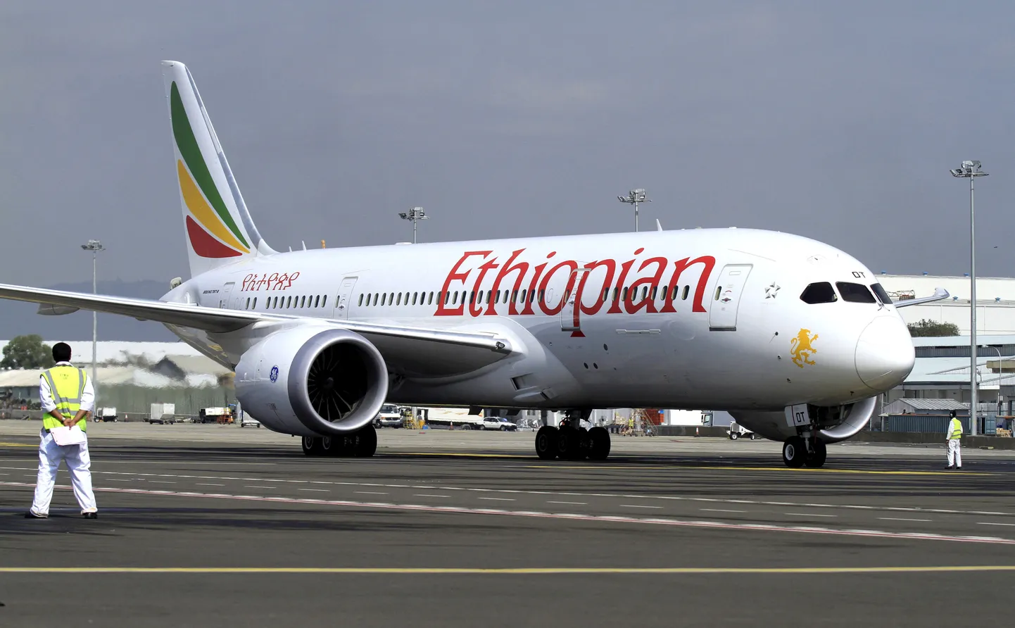 Ethiopian Airlinesi Boeing 787-8 Dreamliner Bole lennuväljal Addis Abebas.