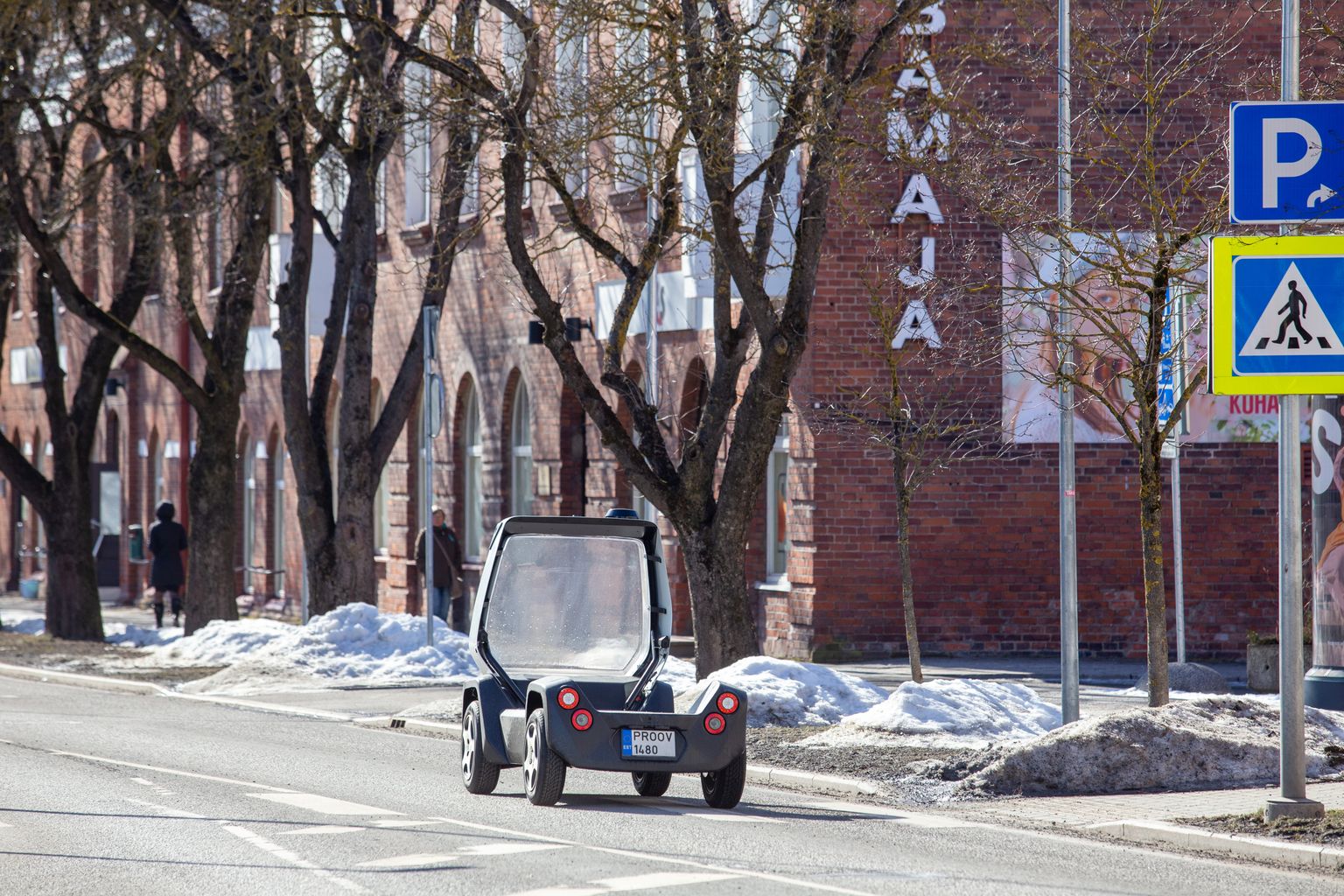 Cleveroni iseliikuv auto Viljandis.