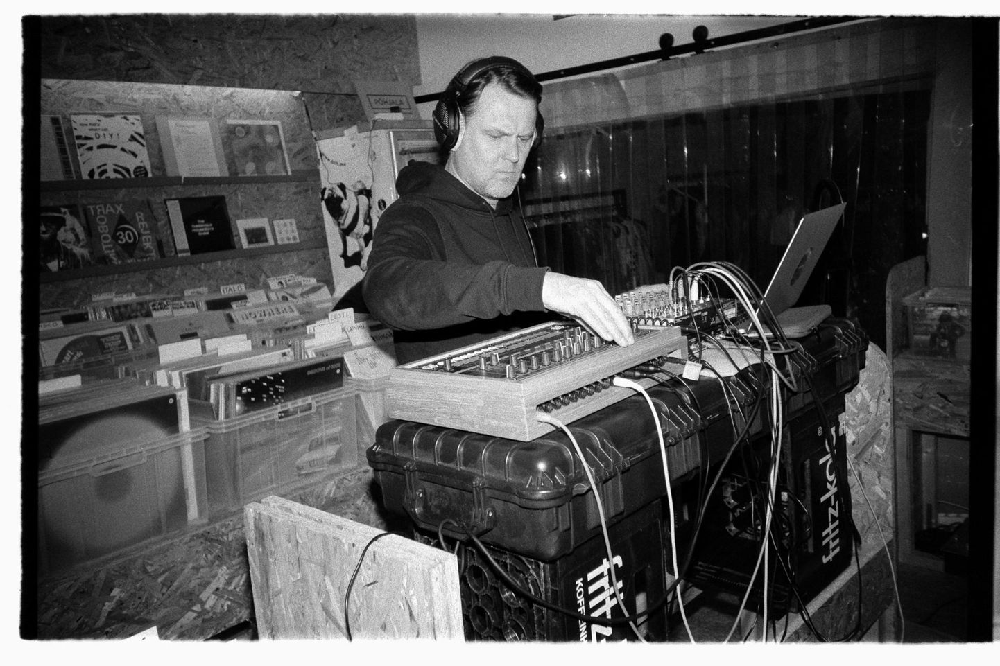 Out-Or ehk elektroonikaveteran Marko Sula sai valmis oma diskograafia üheksanda albumi «Spektrum».