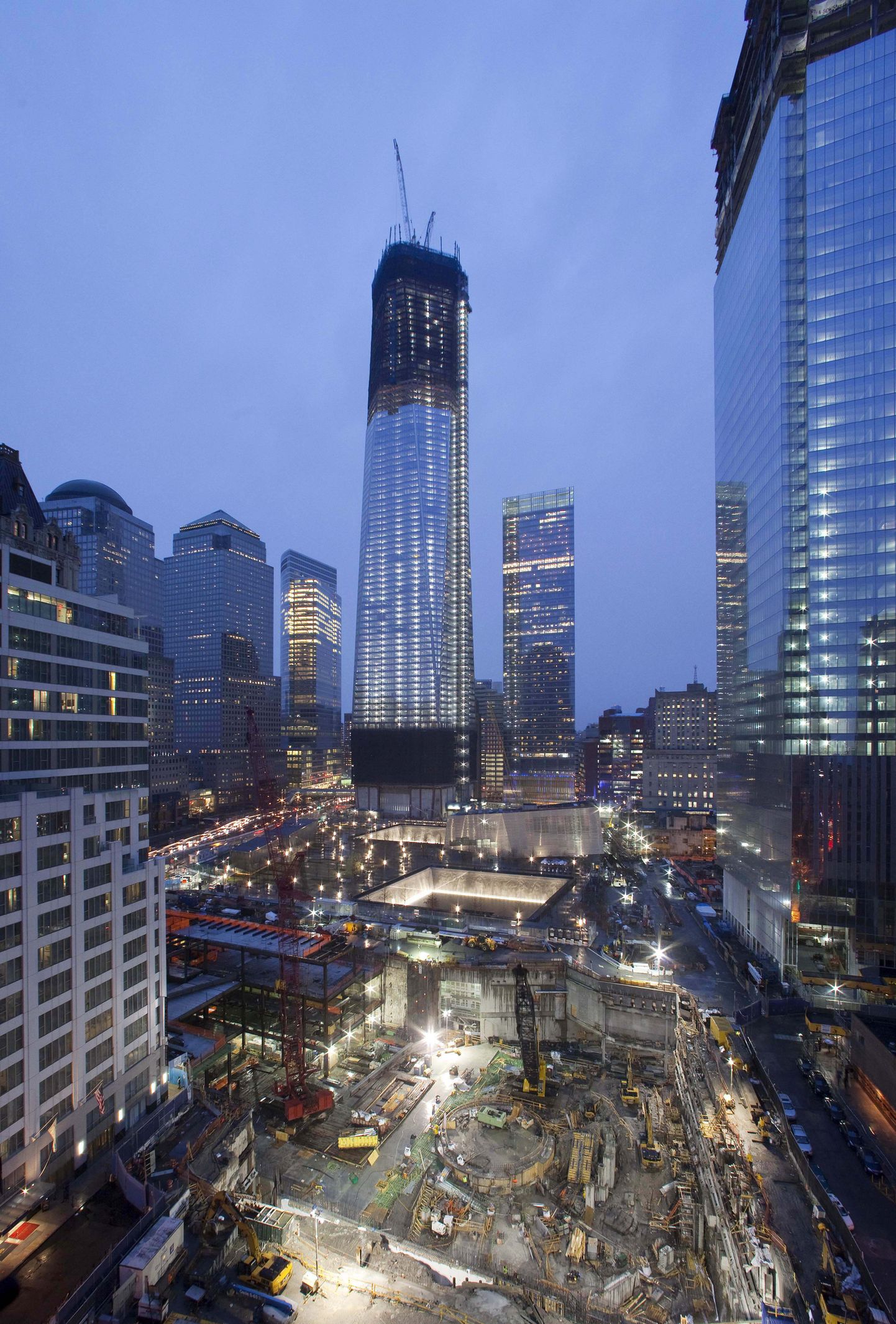 Vaade WTC hoonele selle kuu algul.