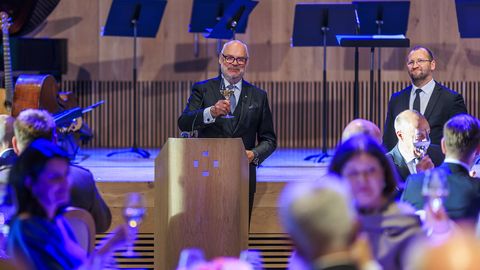 ALAR KARIS TŠEHHI PRESIDENDILE ⟩ Nii eestlased kui ka tšehhid peavad lugu heast raamatust ning külmast õllest
