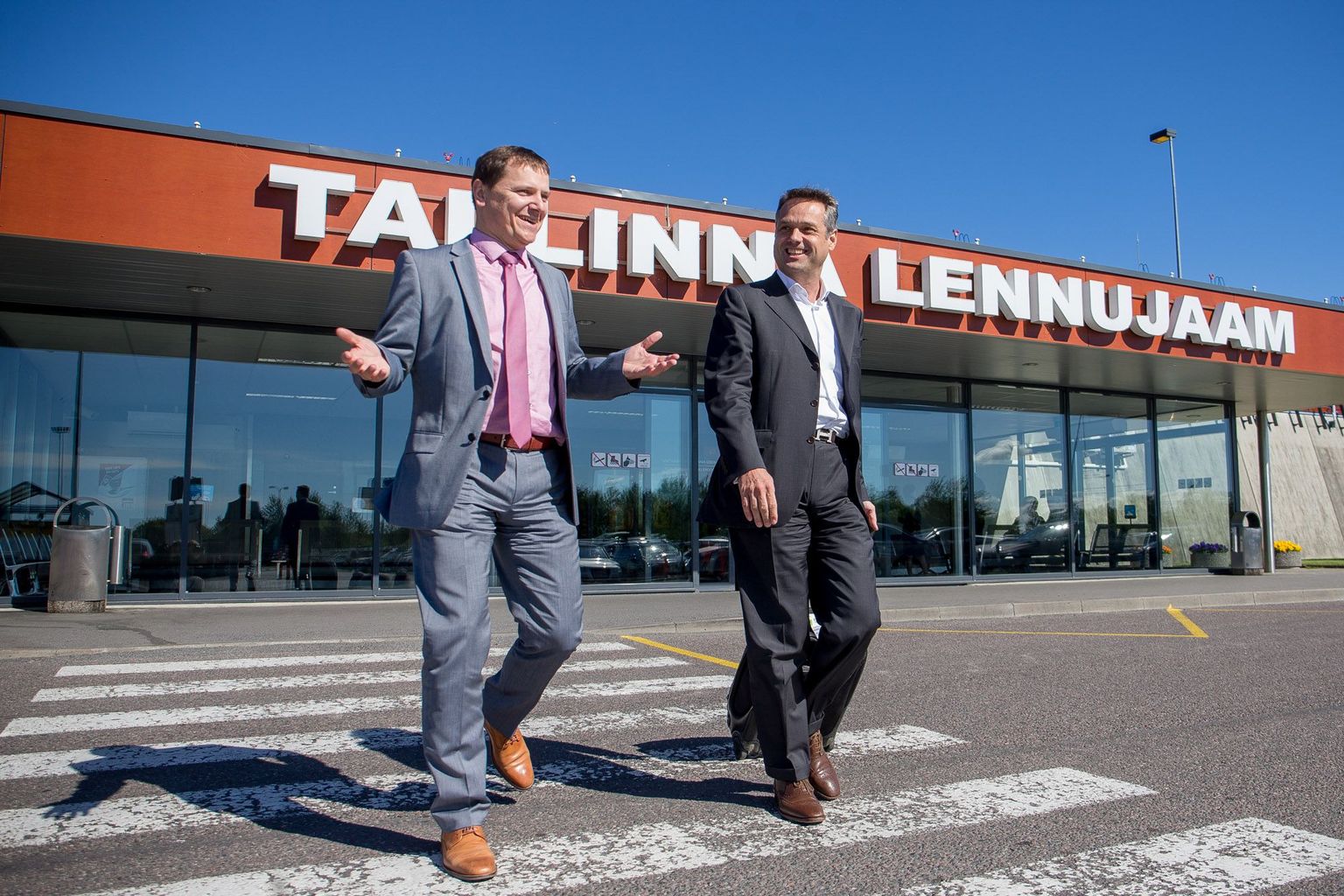 USS Security juhatuse esimees Meelis Krämann ja ICTS asepresident Panagiotis Kambouroglou möödunud neljapäeval Tallinna lennujaamas.