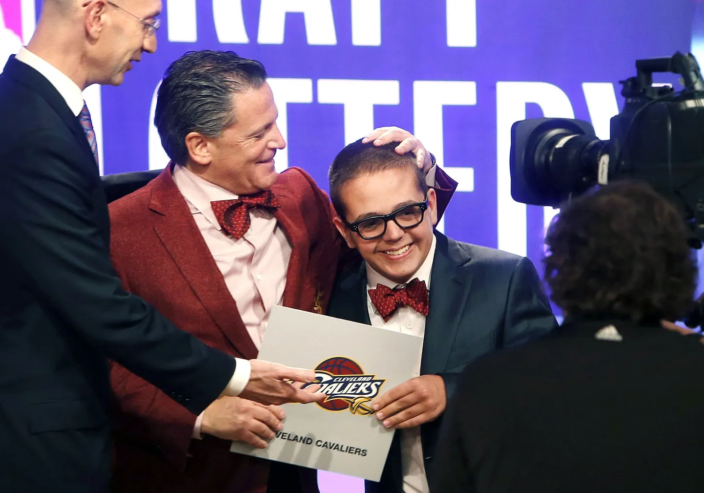 Cleveland Cavaliersi omanik Dan Gilbert ning tema 16-aastane poeg Nick Gilbert.