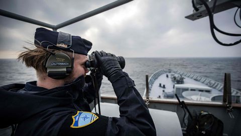 Zviedrijas armija Baltijas jūrā seko Krievijas zemūdenei