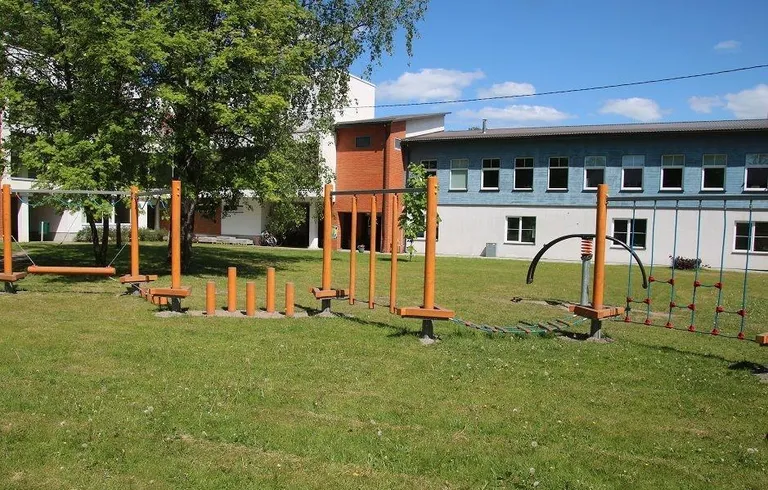 Pärnu linn eraldas programmidga liitunud koolidele 10 000 eurot, mille eest Paikuse kool rajas muu hulgas kooli sisehoovi liikumisraja.