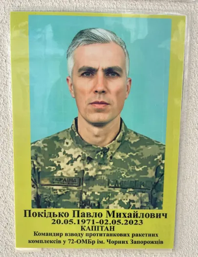 Kapten Pokõdko on üks tuhandetest Ukraina võitlejatest, kelle pildi leiab mälestusseinalt Kiievis.