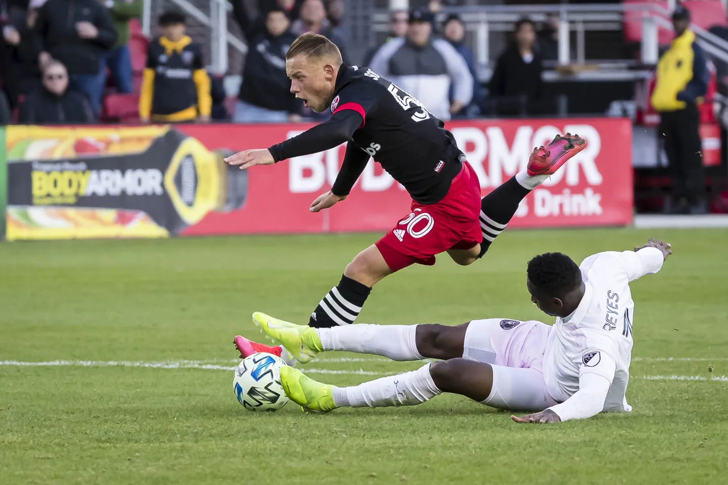 Erik Sorga rünnakul mängus Milano Interiga.