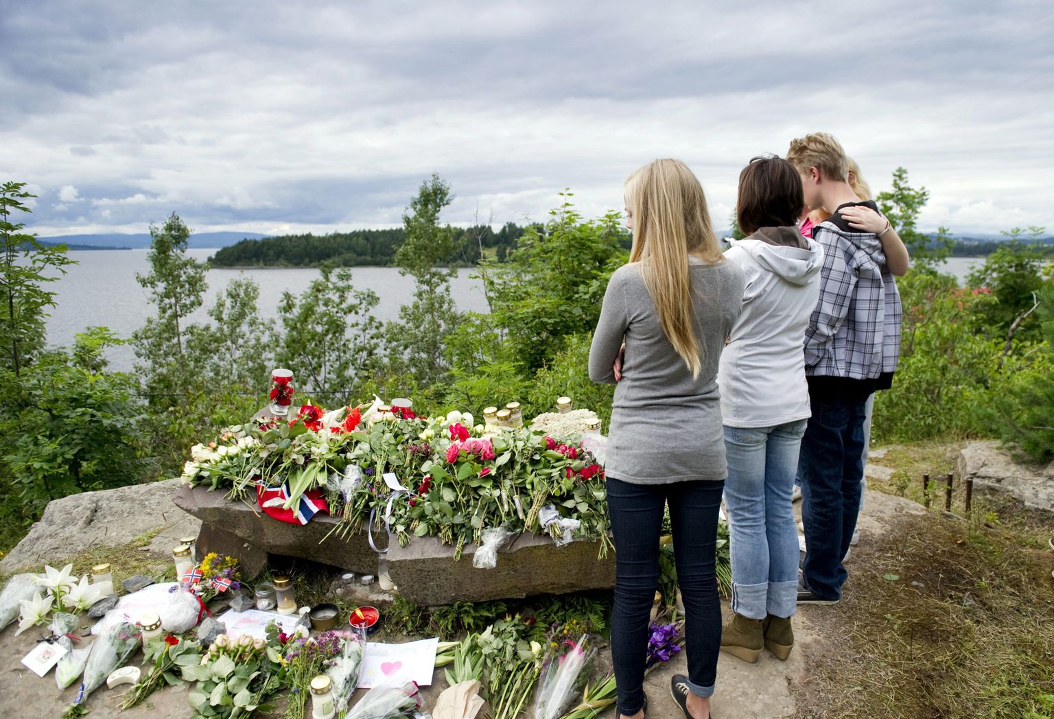 Pooltel Utøya saarel ellu jäänud noortel on psüühilisi häireid