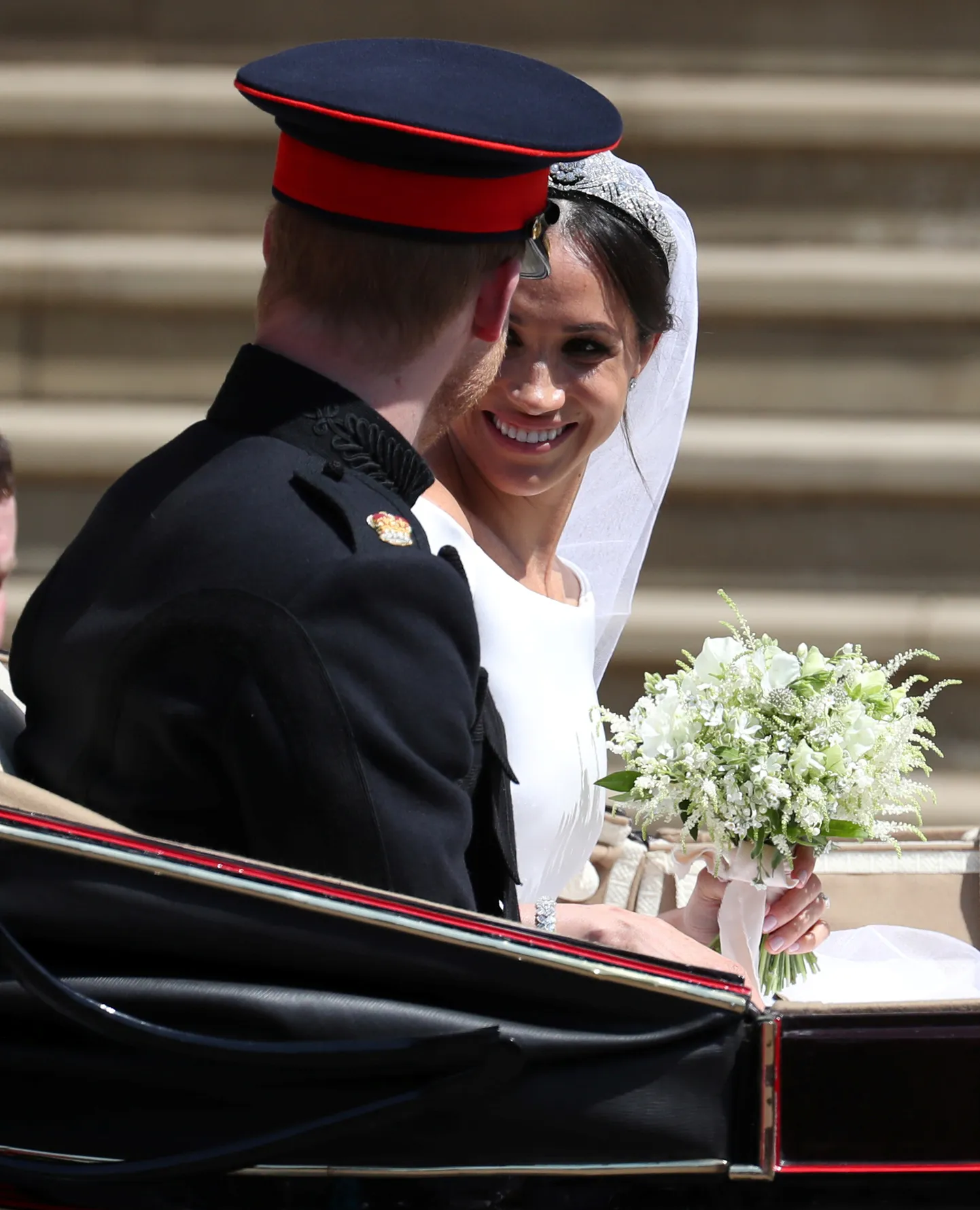 Meghan Markle ja prints Harry lahkumas St George'i kabelist.