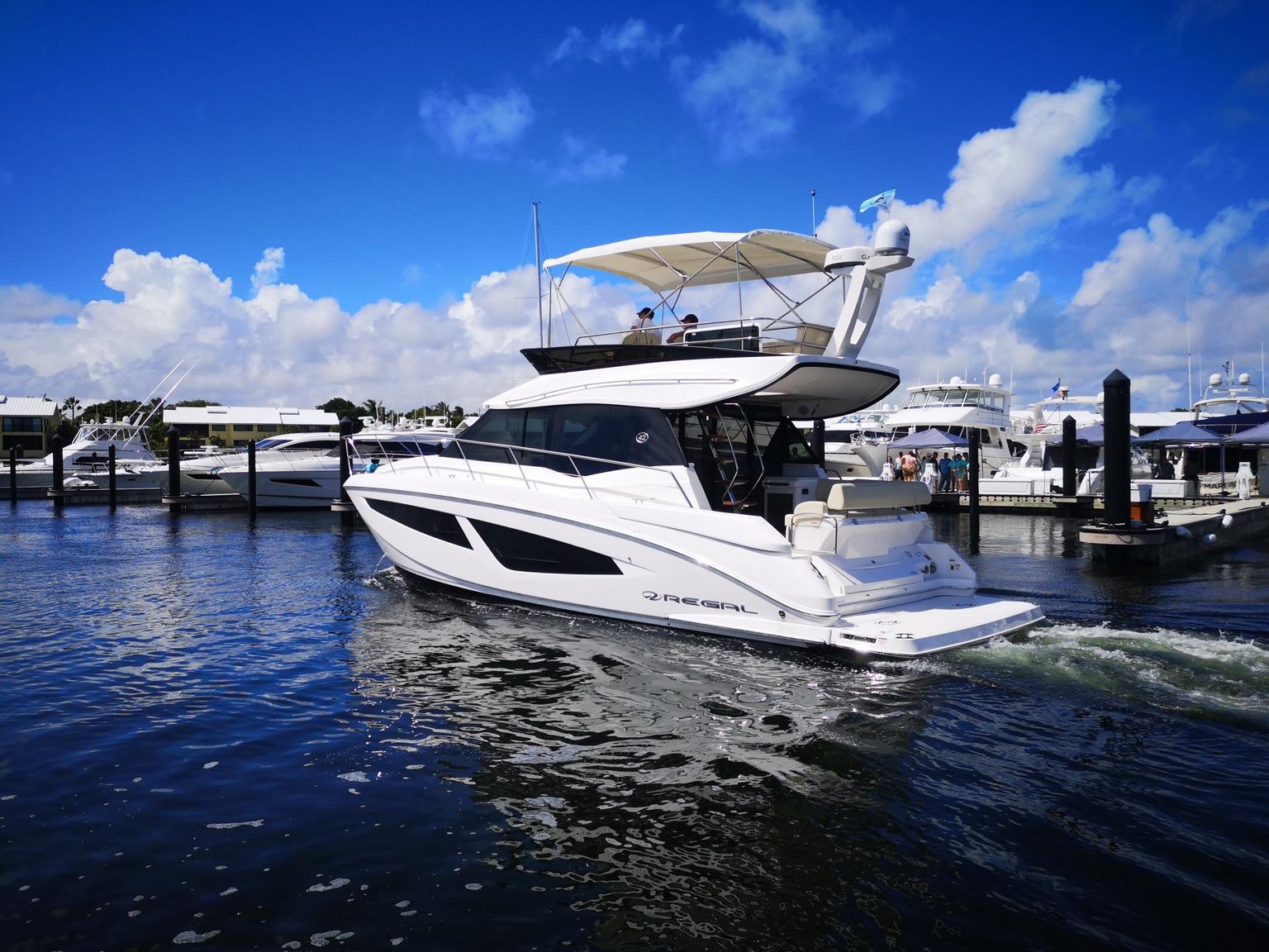Uudismudel Regal 42.